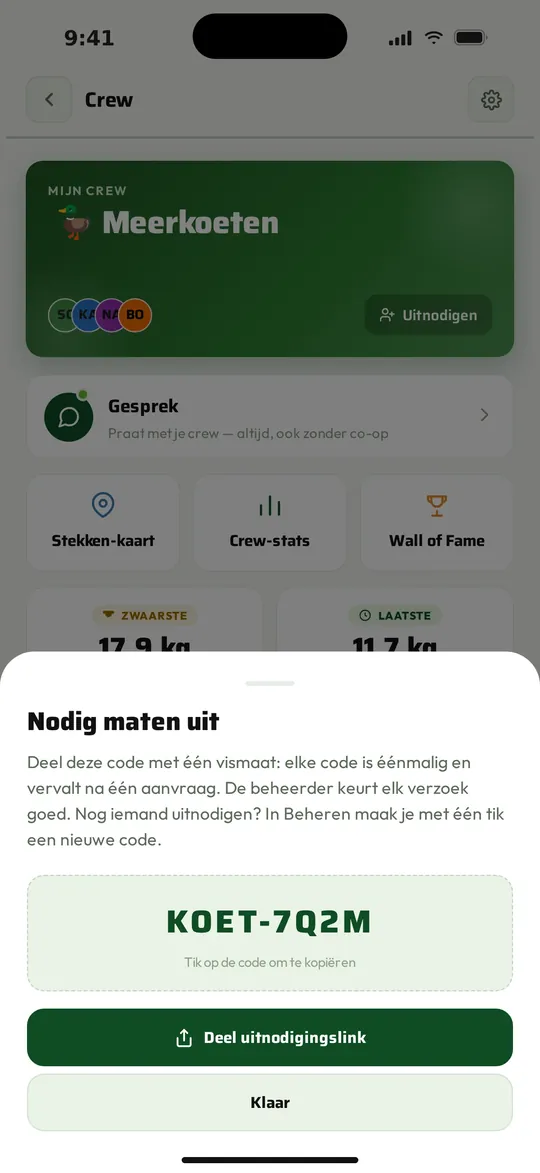 Met een eigen code.